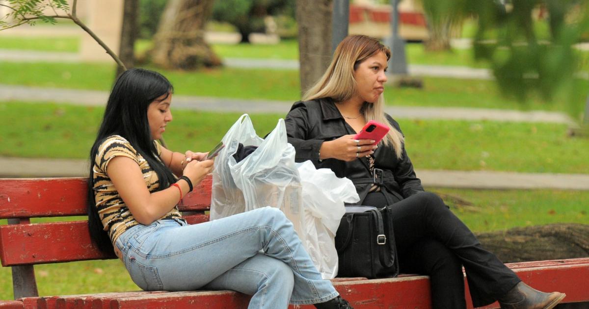 FOTOS La siesta santiaguentildea- 23degC nubes y un respiro tras la lluvia