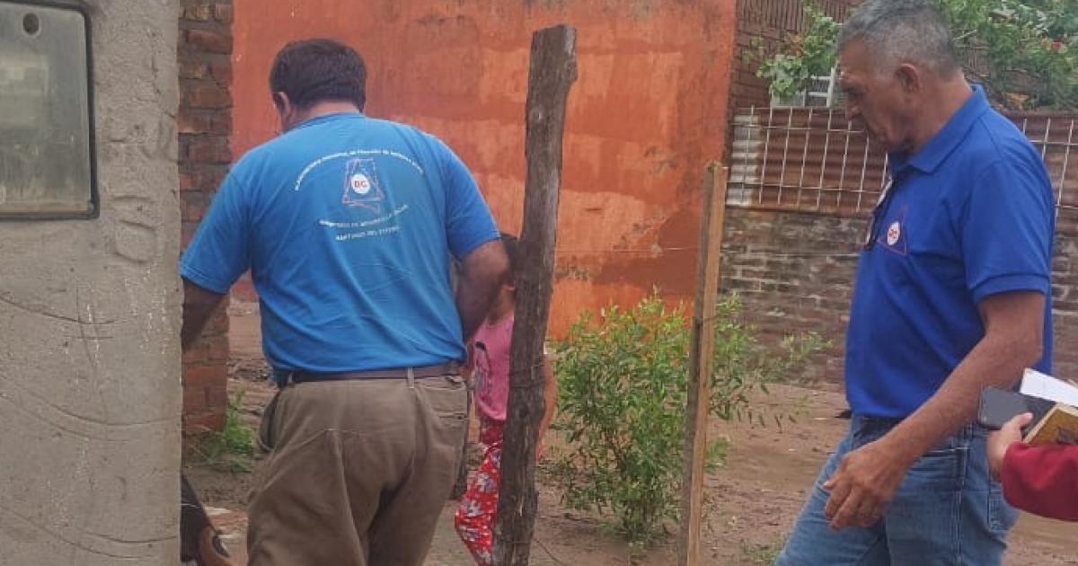 Defensa civil y el municipio brindan asistencia a familias afectadas por el temporal