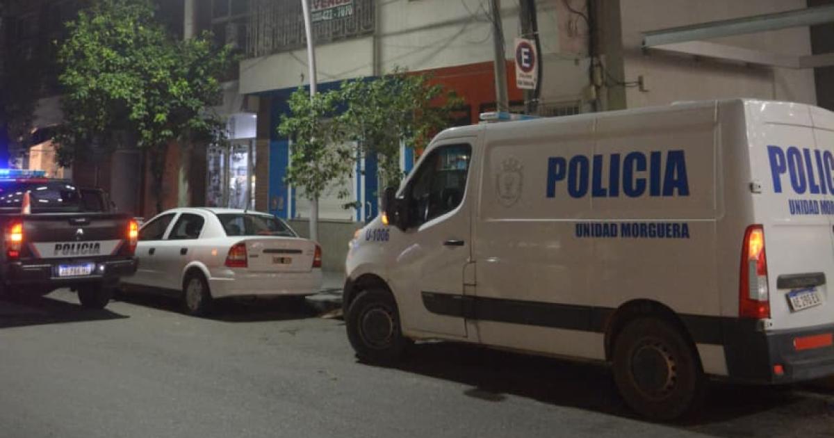 Investigan la muerte de un hombre en un departamento ceacutentrico
