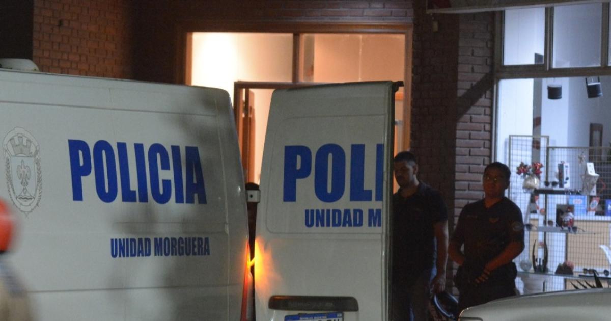 Investigan la muerte de un hombre en un departamento ceacutentrico
