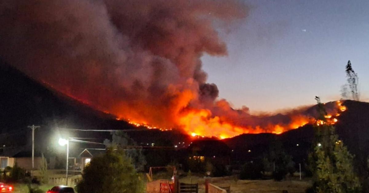 Incendios en Chubut- evacuaciones y cierre de la Ruta 40