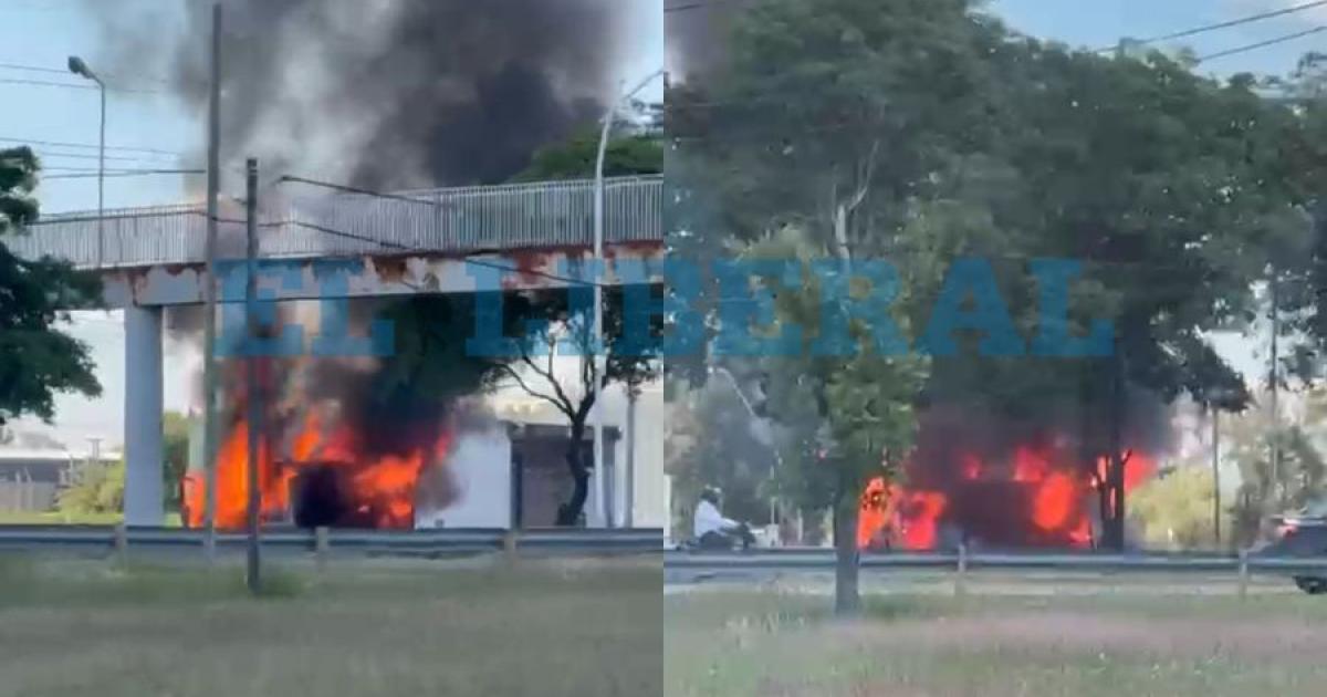 VIDEO- Llamas y tensioacuten en la autopista por el incendio de una furgoneta