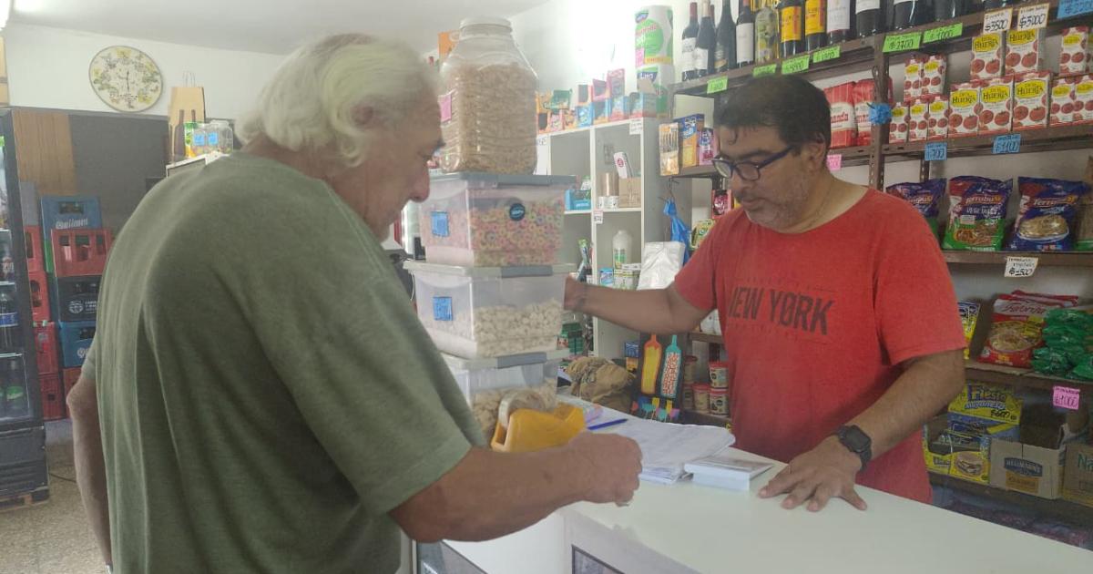 AL DÍA Antes teníamos stock ahora estamos comprando para el día y vendiendo la mercadería del día con el precio del día