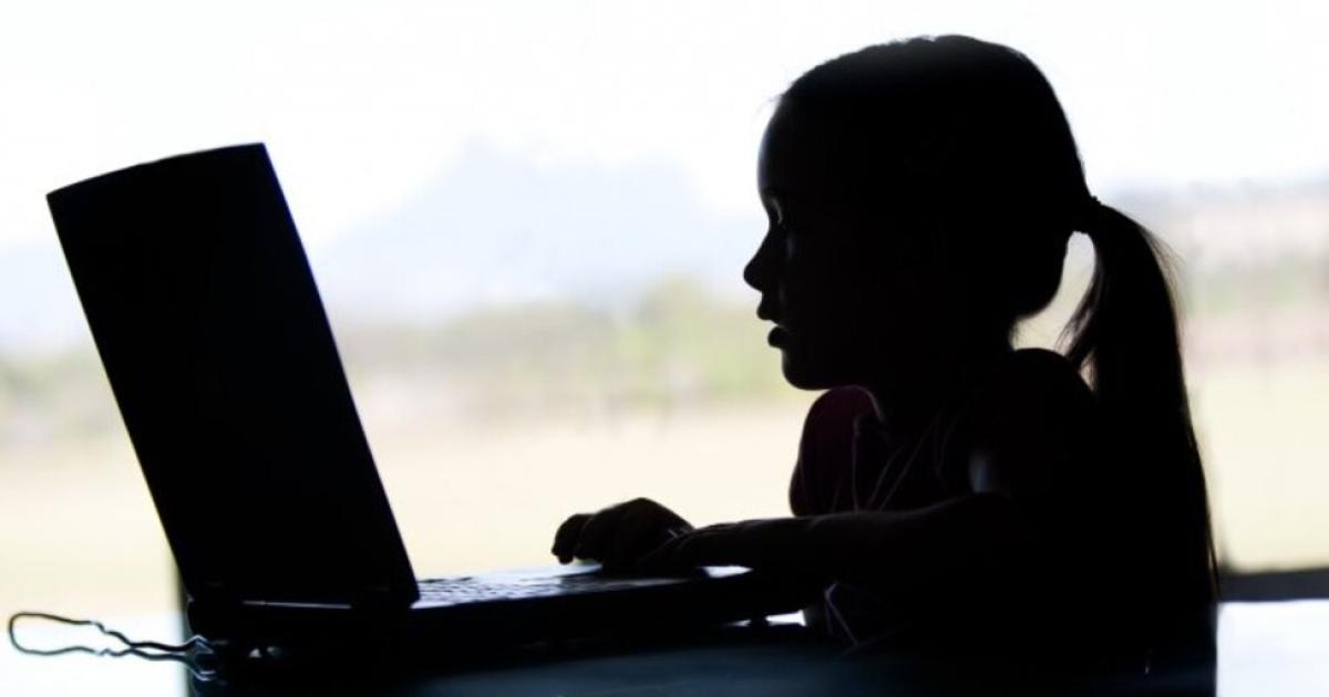 Exigiacutean sexo para no difundir fotos iacutentimas de una menor- el perverso plan detraacutes del grupo Ventas de Contenido de Quimiliacute