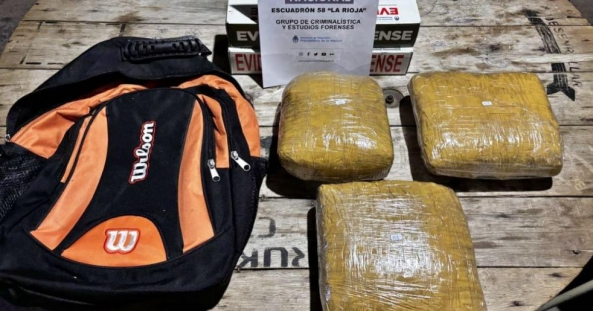 Ruta 38- gendarmeriacutea incauta kilos de marihuana ocultos en un micro de larga distancia