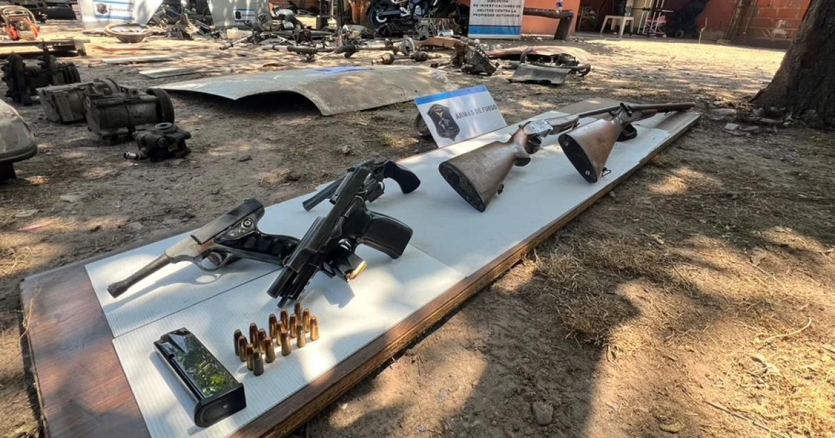 Desbaratan una red de venta ilegal de vehiacuteculos repuestos y autopartes- ocho detenidos y armas secuestradas