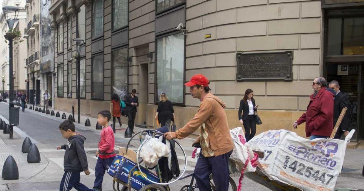 Las canastas subieron 41-en-porciento- en diciembre- cuaacutento necesitoacute una familia para no ser pobre