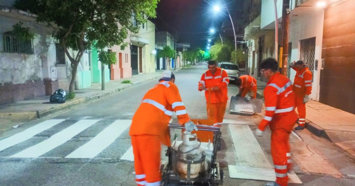 Continuacutean los trabajos de sentildealizacioacuten vial en calles y avenidas de la ciudad