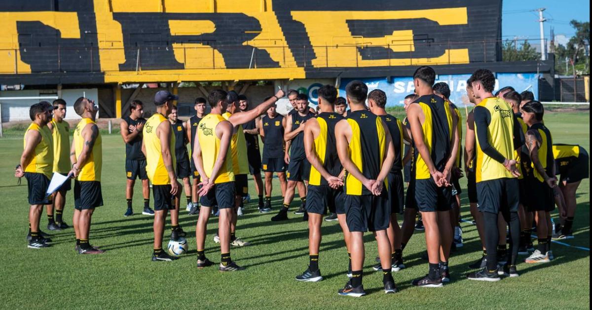 PREPARACIÓN Mitre recibir� en su estadio a Sarmiento que el domingo ya har� su debut por Copa Argentina