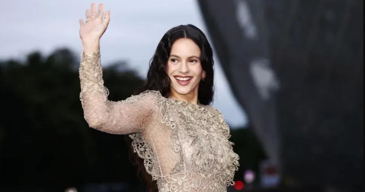 Rosaliacutea se mostroacute de la mano con una reconocida modelo y avivoacute rumores de romance