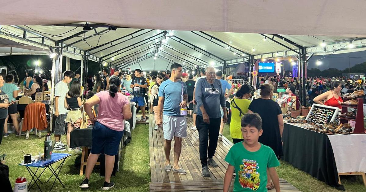 Exitosa participacioacuten de artesanos en la feria de Santiago es Tu Riacuteo