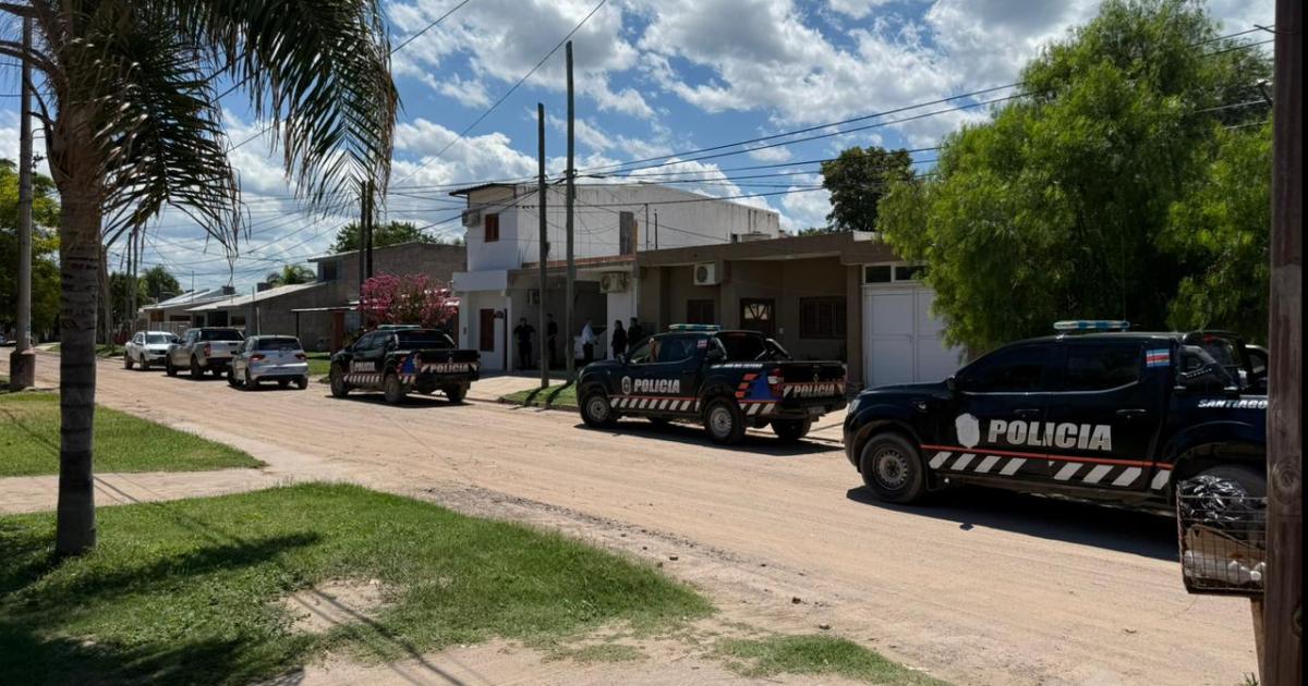 Detuvieron a un subcomisario y allanaron la vivienda de un oficial subinspector ambos investigados por la venta ilegal de celulares secuestrados