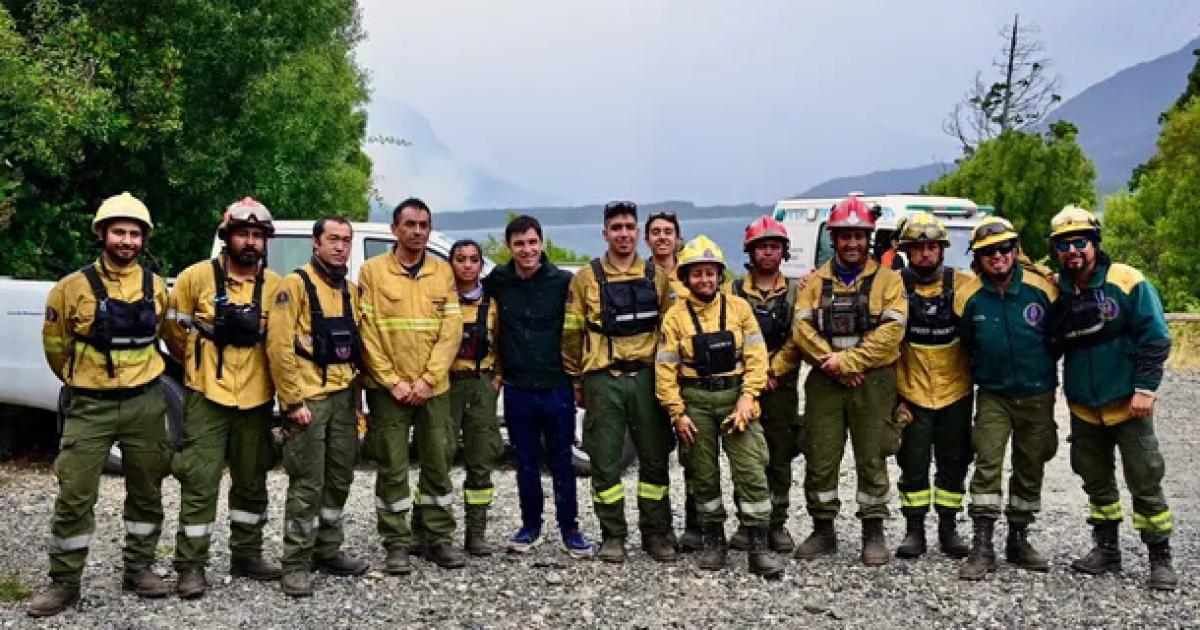 Confirman que el incendio forestal en Chubut estaacute contenido al 100-en-porciento- y destacan la ayuda del avioacuten hidrante de Santiago del Estero