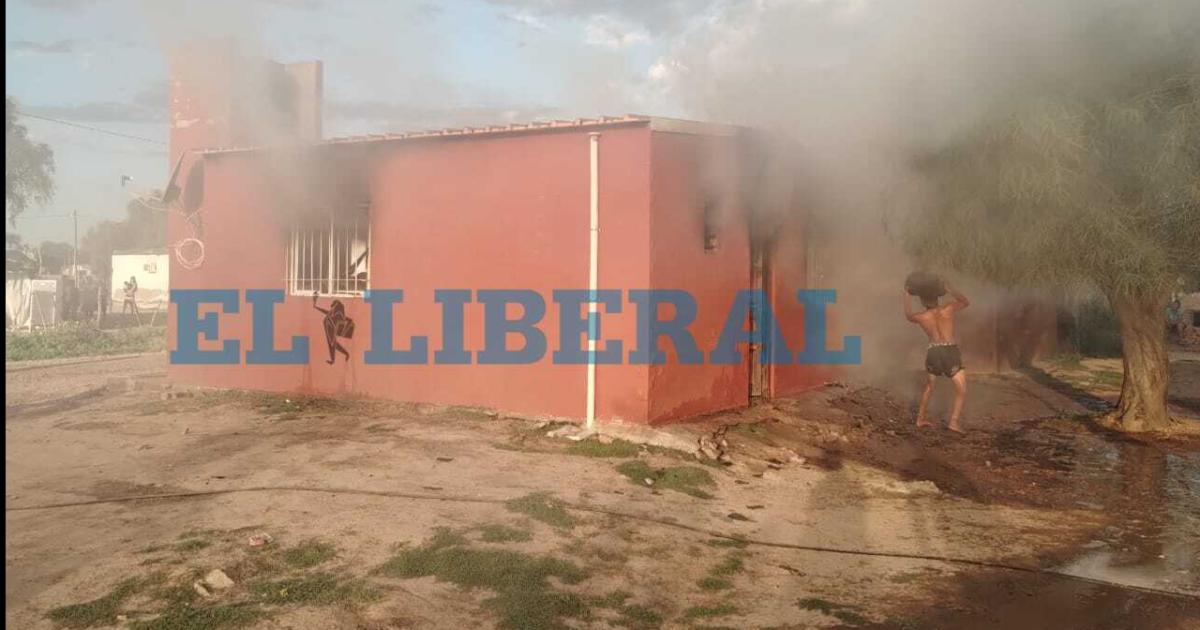 Pozo Toba- pudo haber sido una tragedia se incendio una casa y hubo peacuterdidas totales