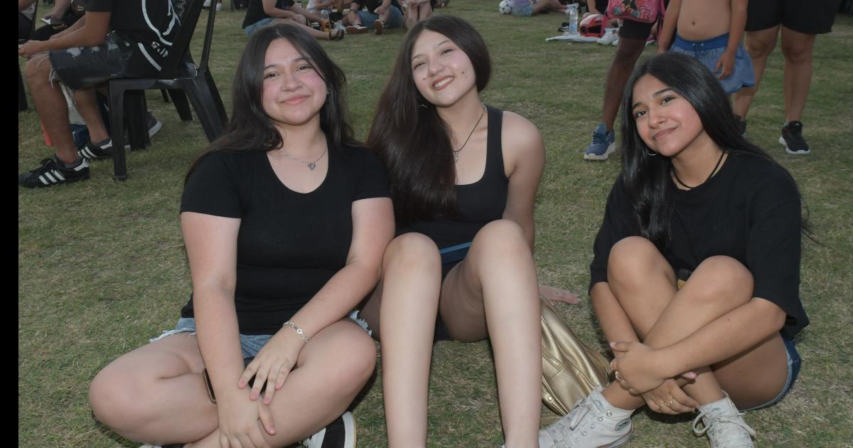 LA FAMILIA DISFRUTA PLENAMENTE DE SANTIAGO ES TU RIacuteO