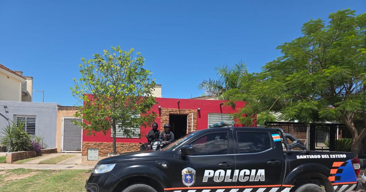 Detuvieron a un subcomisario y allanaron la vivienda de un oficial subinspector ambos investigados por la venta ilegal de celulares secuestrados