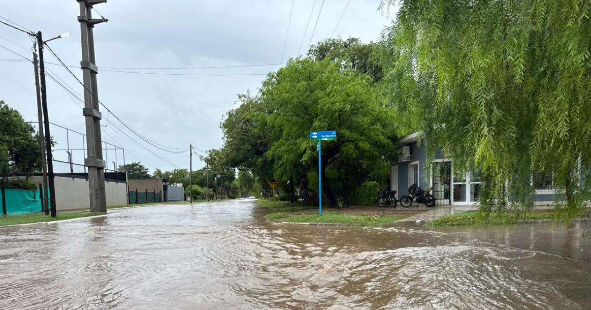 VIDEOS IMPACTANTES  Fuerte temporal azotoacute el interior santiaguentildeo- lluvias reacutecord y anegamientos