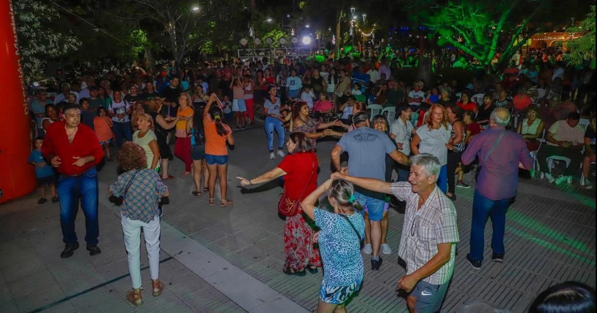 Esta noche se disfrutaraacute otra jornada de Viviacute Termas en Verano