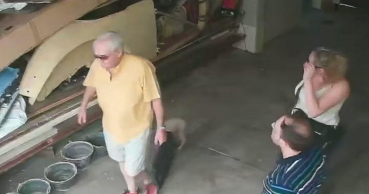 Se robaron casi 30000 doacutelares- asiacute le hicieron el cuento del tiacuteo a un jubilado