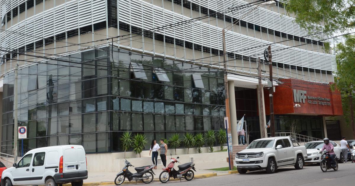 Ex cuntildeado gestor se quedoacute con un automoacutevil y ella con una deuda mayor a  13000000