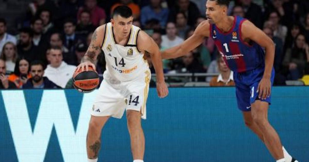 Buena actuacioacuten de Deck en el claacutesico frente a Barcelona