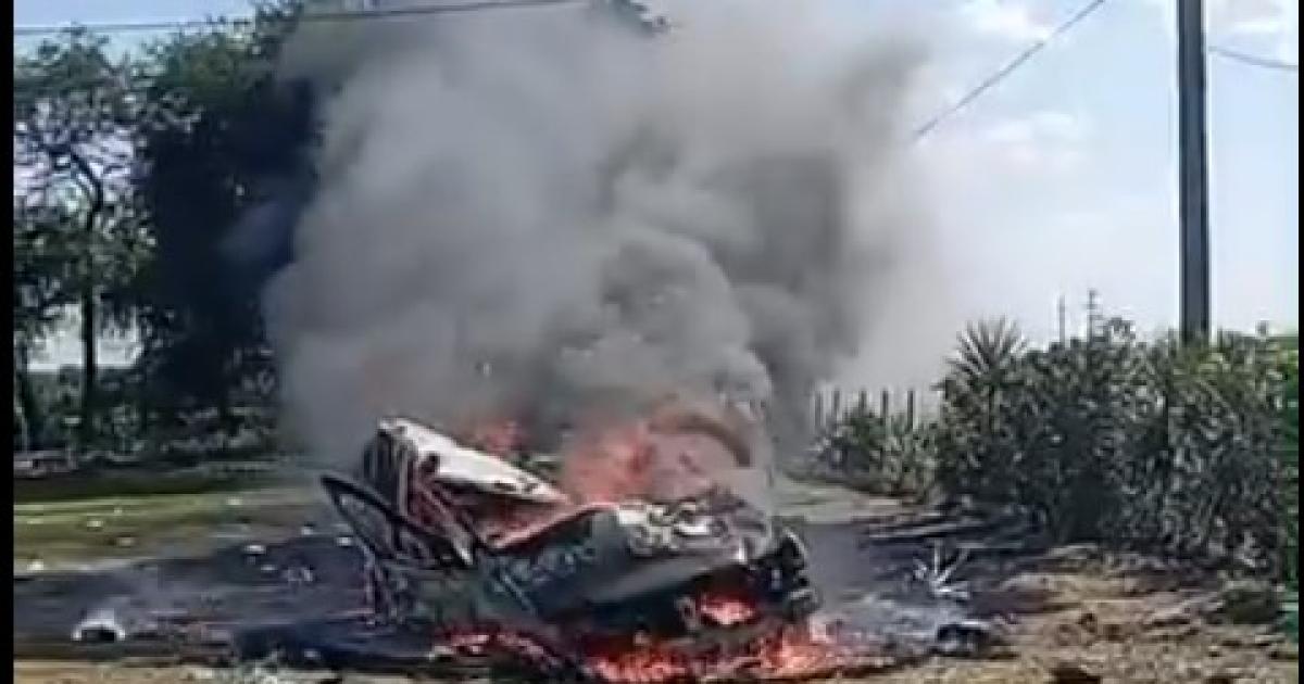 Familia santiaguentildea escapoacute segundos antes de que su vehiacuteculo se incendiara 