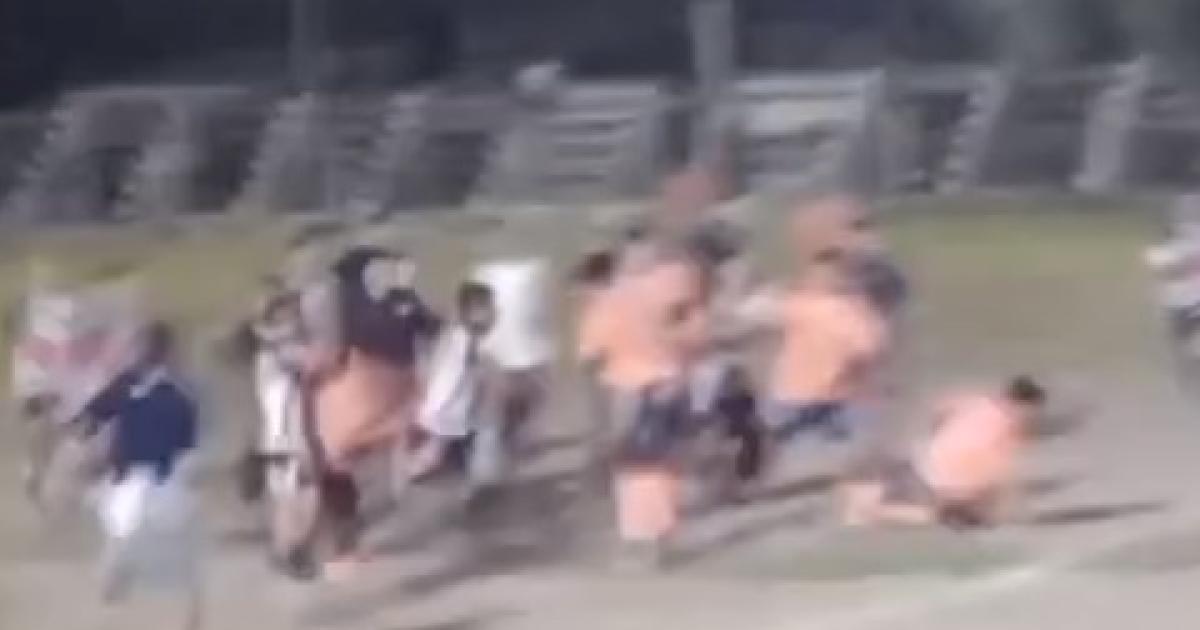 Violento final en un torneo barrial de verano a raiacutez de una batalla campal