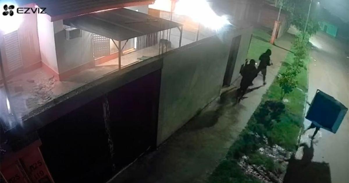 Robaron una pelopincho en plena madrugada y bajo la lluvia