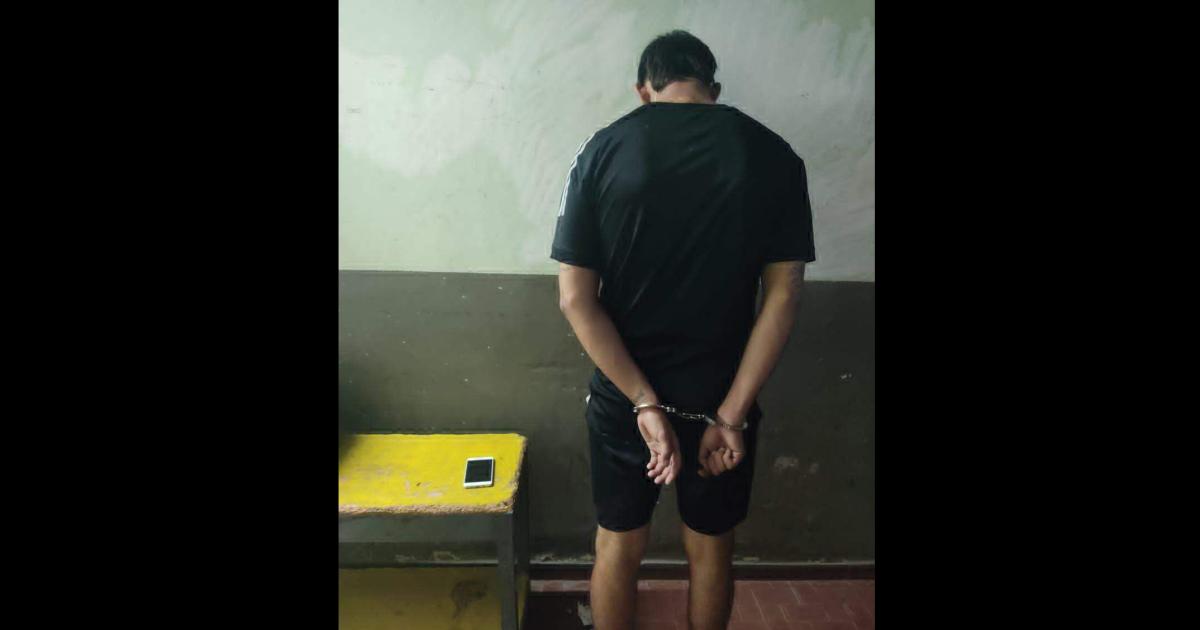 Retuvo a su hijo y le saltoacute una orden de detencioacuten