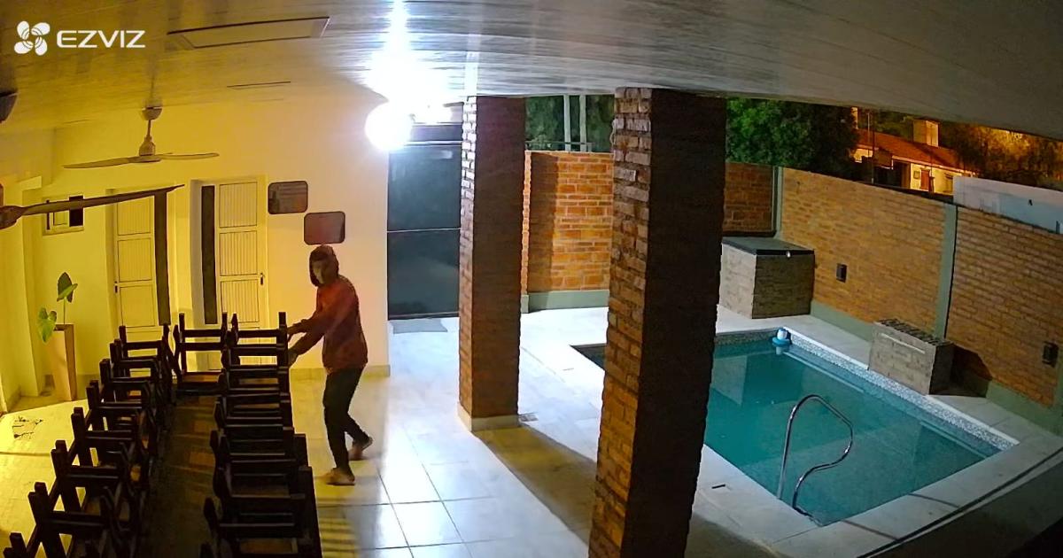 Desvalijan vivienda y fueron escrachados por caacutemaras