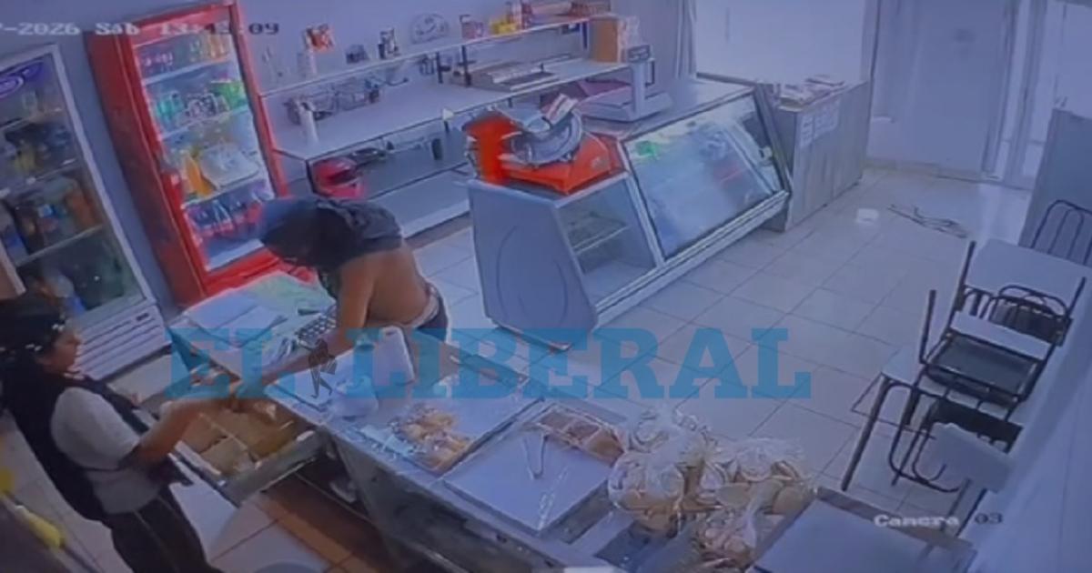 VIDEO Asiacute entroacute a robar Diaboacutelico en una panificadora del barrio Rivadavia y minutos despueacutes fue detenido 