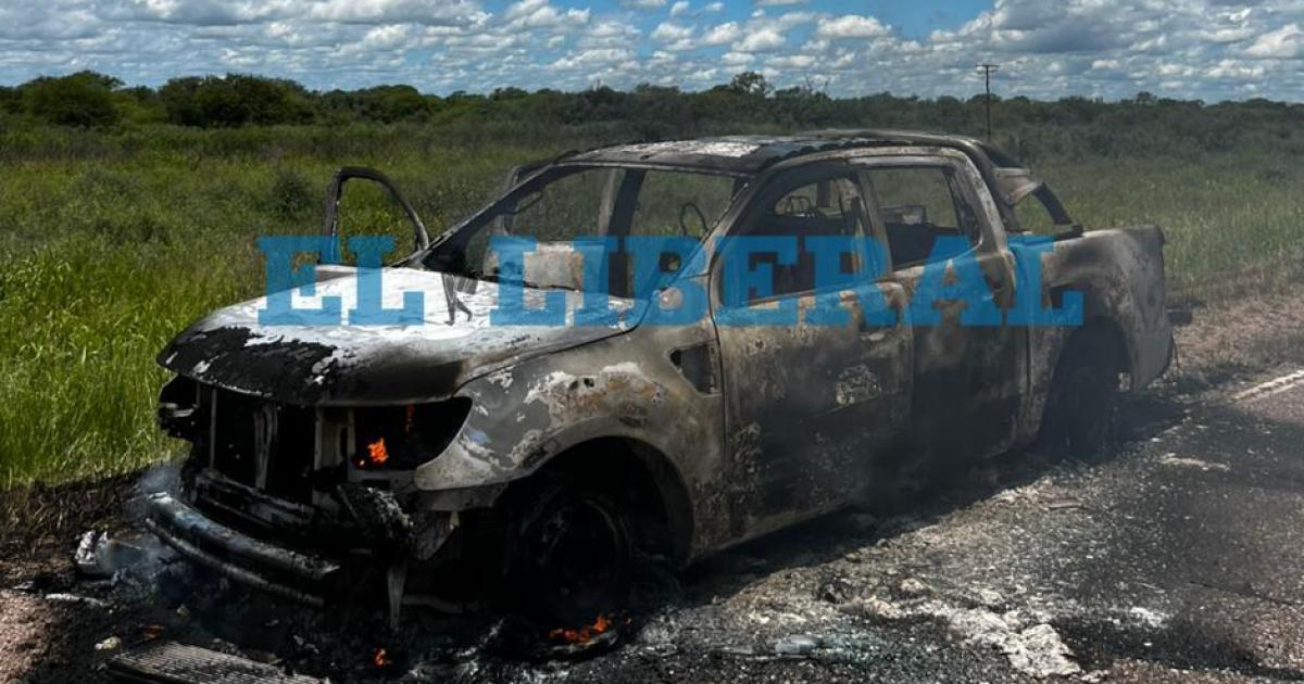 Una camioneta se incendioacute y sus ocupantes resultaron ilesos