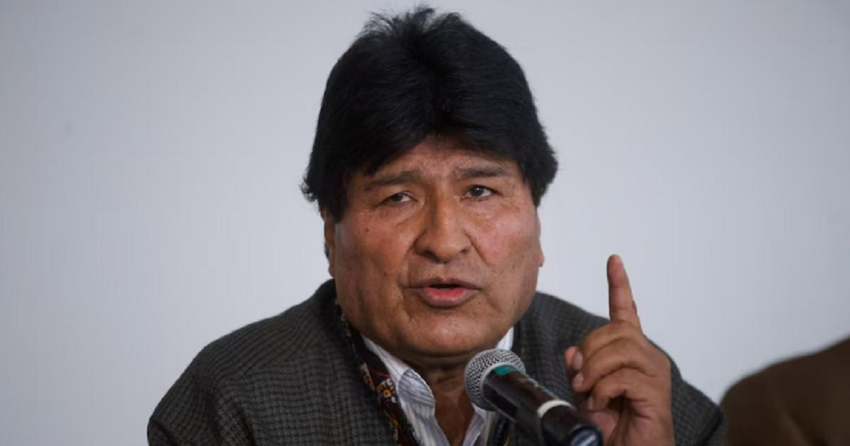Aseguran que Evo Morales se recupera del dengue en medio de versiones sobre su paradero