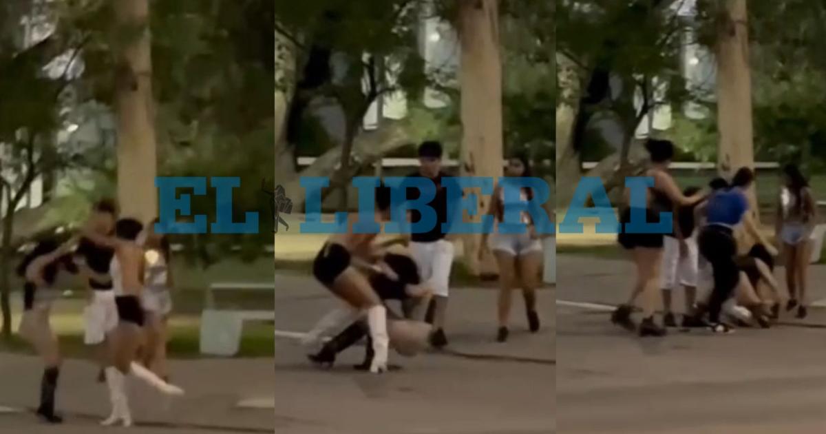 VIDEO- Incidente entre joacutevenes a la salida de un boliche en pleno centro
