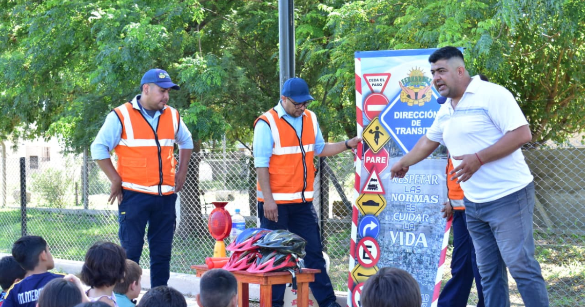 Fernaacutendez- Traacutensito realizoacute una charla sobre Seguridad Vial en la Colonia de Vacaciones