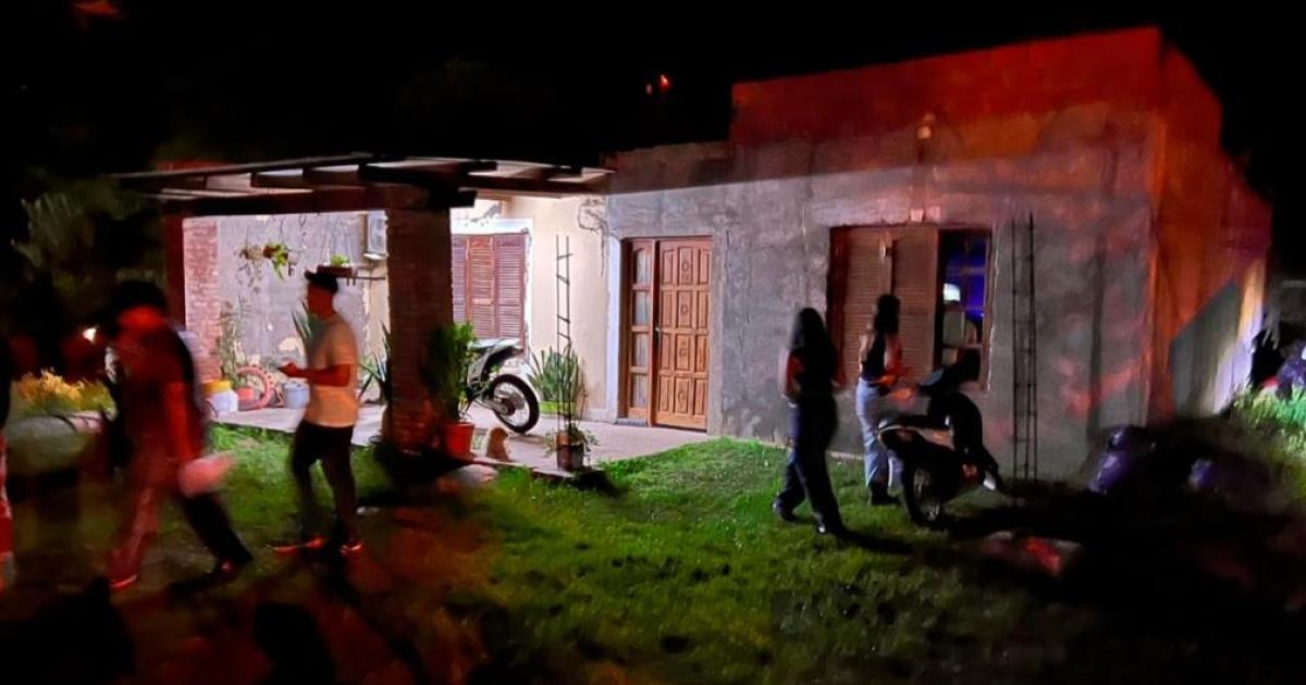 Fiesta clandestina en el barrio Obrero- desalojaron a m�s de 100 personas