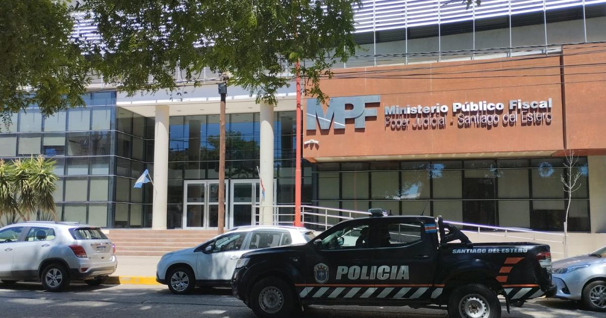 Una funcionaria policial denuncioacute al duentildeo de una concesionaria por estafa
