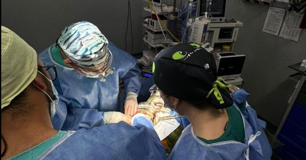 Por primera vez realizan exitosa neurocirugiacutea de alta complejidad en el Hospital Regional