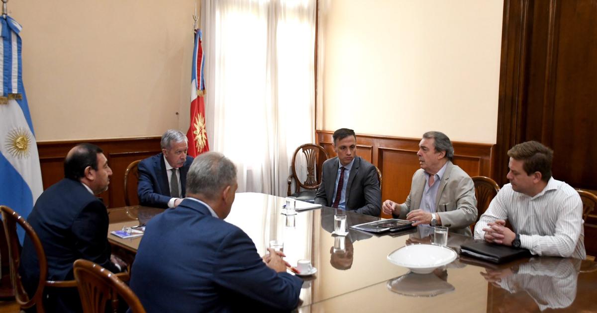 El gobernador Eliacuteas Suaacuterez presidioacute reunioacuten de trabajo por la situacioacuten climaacutetica y ordenoacute acciones