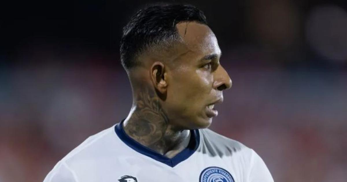 Independiente Rivadavia le dio un ultimaacutetum al colombiano Sebastiaacuten Villa