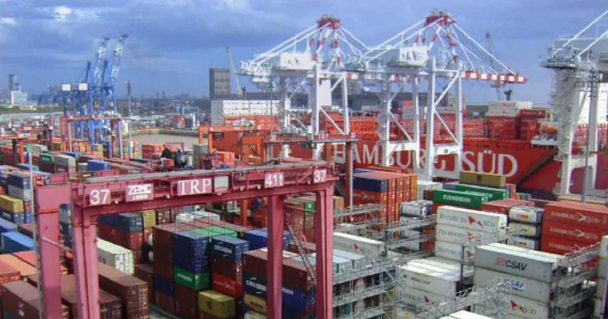 El comercio exterior cerroacute diciembre con superaacutevit y 2025 finalizoacute con saldo positivo