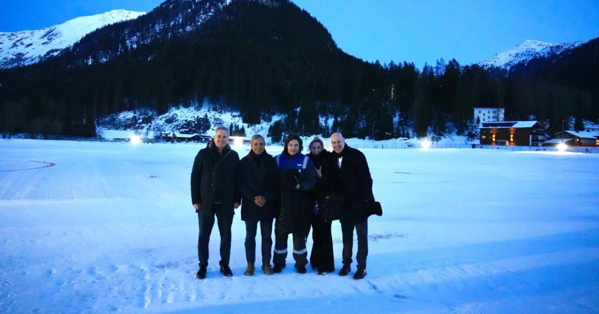 DAVOS El mandatario llegó ayer a la ciudad Suiza donde también participar� de la firma del Consejo de la Paz