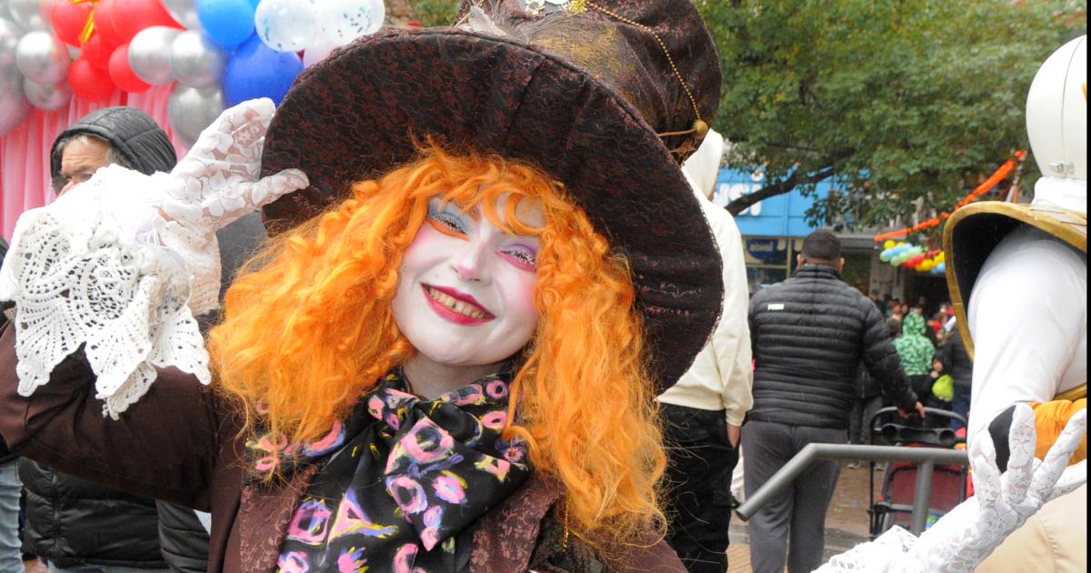 Homenajes a Leo Dan y Koli Arce en la Accioacuten Teatral Urbana