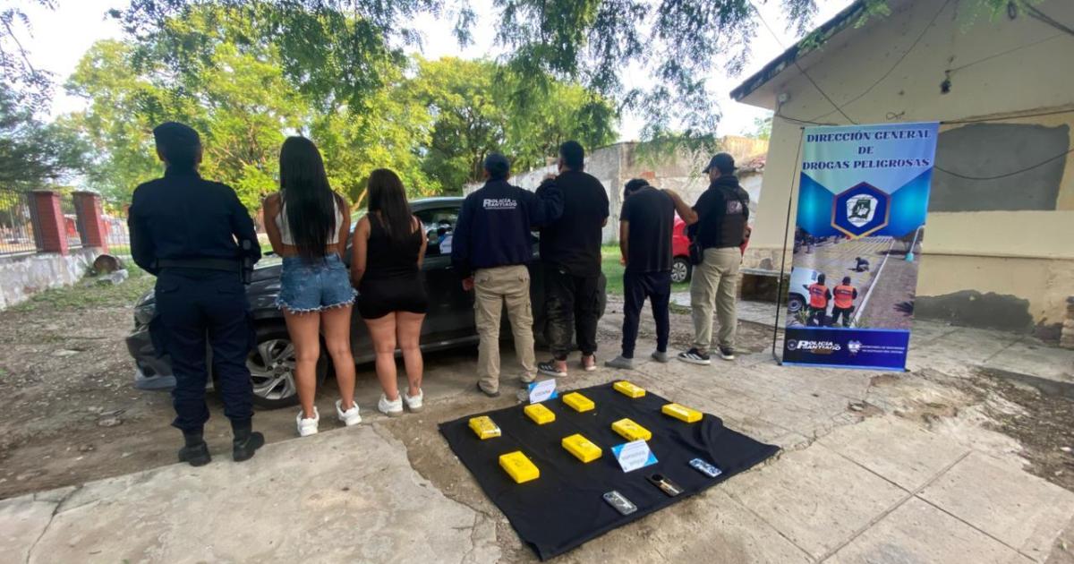 Cuatro joacutevenes regresaban de Tucumaacuten con cargamento de cocaiacutena por 119 millones