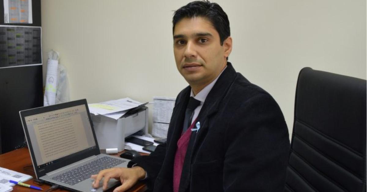 Acusa a su albantildeil de robarle 1000000 de un freezer