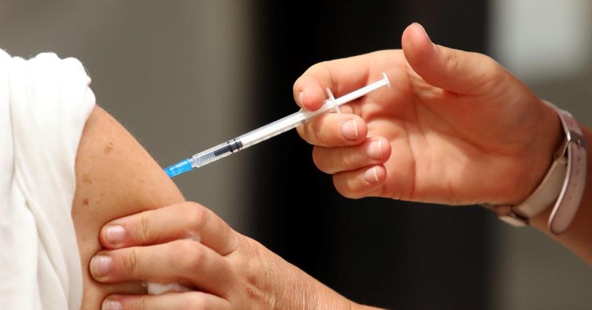 Salud amplioacute la vacunacioacuten contra el dengue hasta los 59 antildeos en los Dptos Capital y Banda