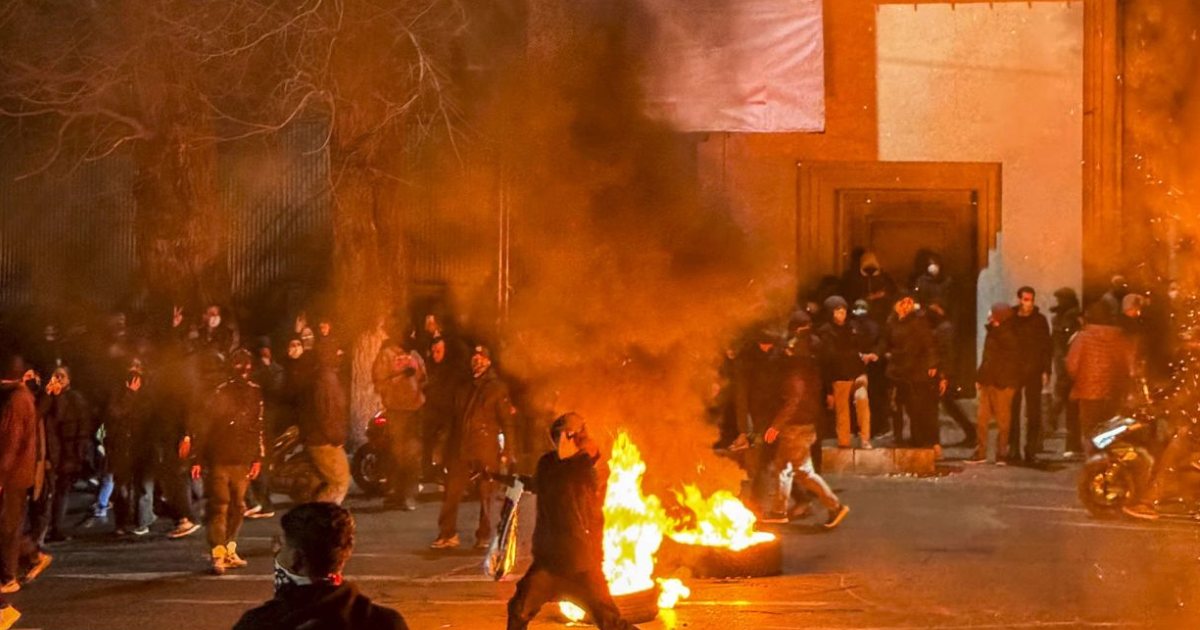 Crece la tensioacuten en Iraacuten- mientras Trump enviacutea sus tropas los muertos por represioacuten superan los 5 mil