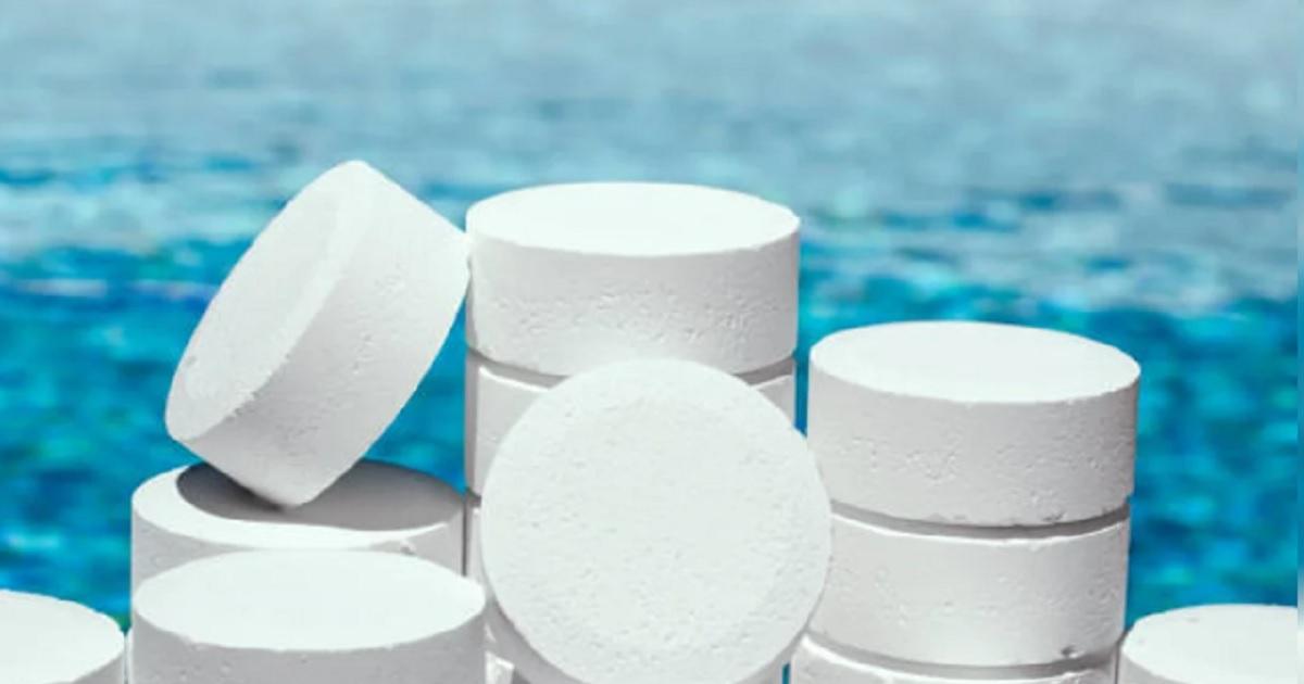 ANMAT prohibió un desinfectante para piscinas por irregularidades en el rotulado - Foto- NA