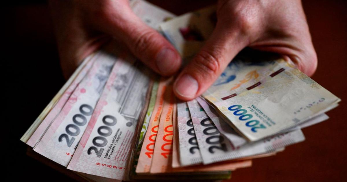 INDEC- los salarios volvieron a perder contra la inflacioacuten en noviembre pero ganaron a nivel interanual