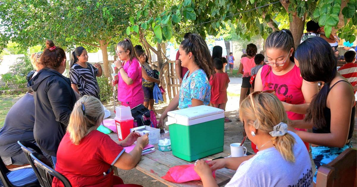 El programa Maacutes Cerca Tuyo visitoacute el barrio IV Centenario 